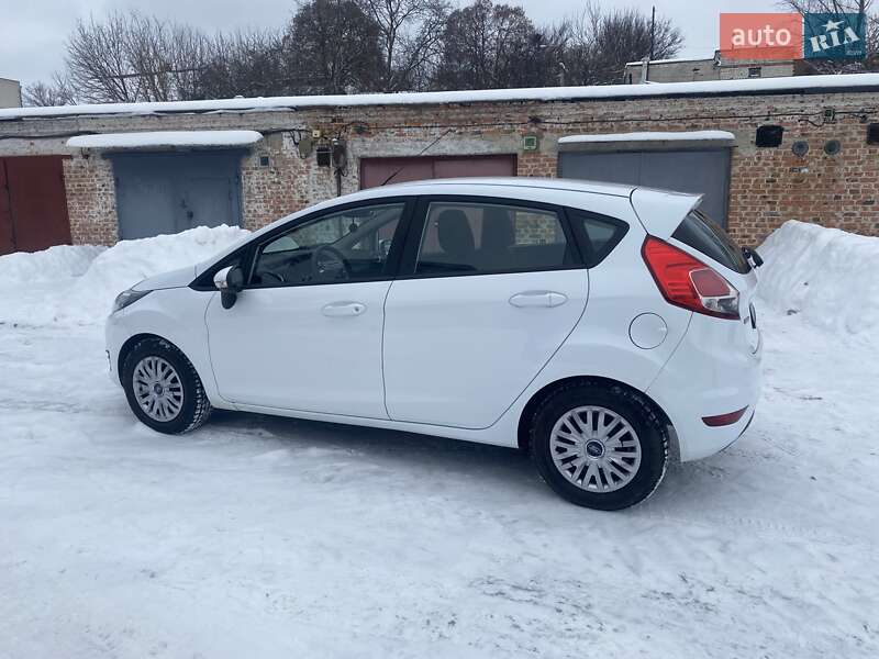 Хэтчбек Ford Fiesta 2015 в Чернигове
