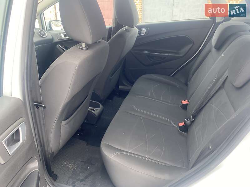 Хэтчбек Ford Fiesta 2015 в Чернигове