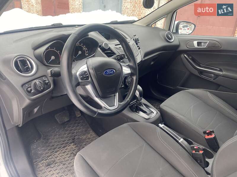 Хэтчбек Ford Fiesta 2015 в Чернигове