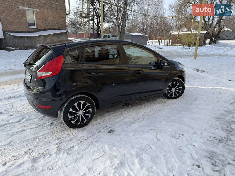 Хэтчбек Ford Fiesta 2011 в Конотопе
