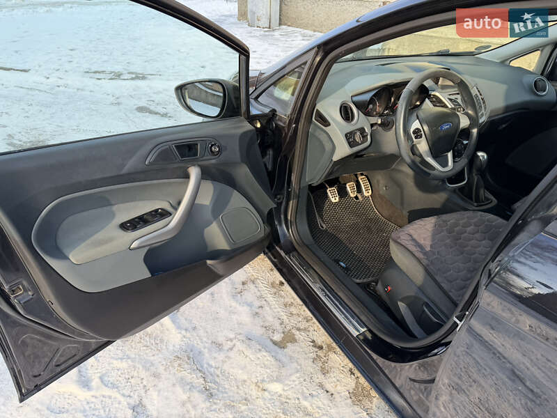 Хэтчбек Ford Fiesta 2011 в Конотопе