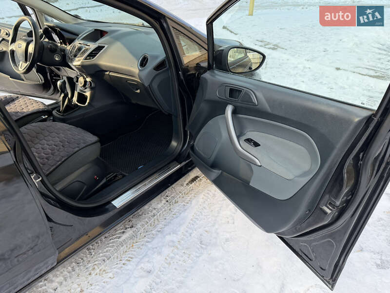 Хэтчбек Ford Fiesta 2011 в Конотопе