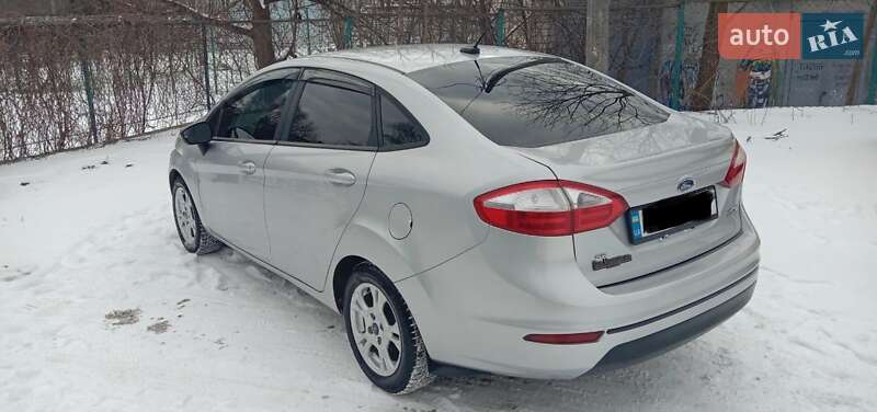 Седан Ford Fiesta 2014 в Черновцах