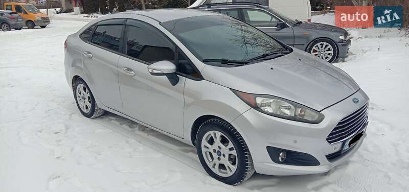 Седан Ford Fiesta 2014 в Черновцах