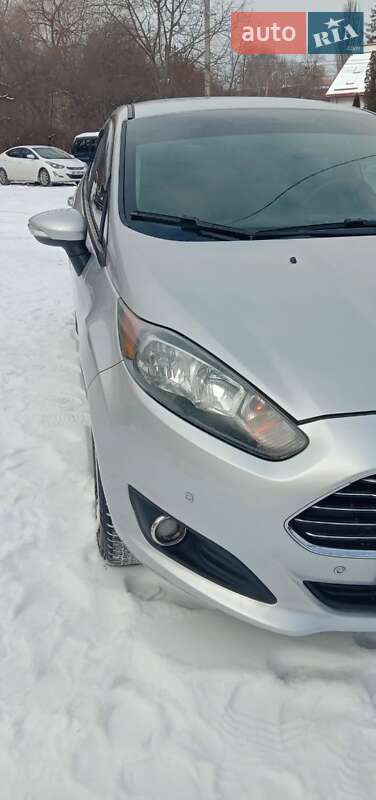 Седан Ford Fiesta 2014 в Черновцах