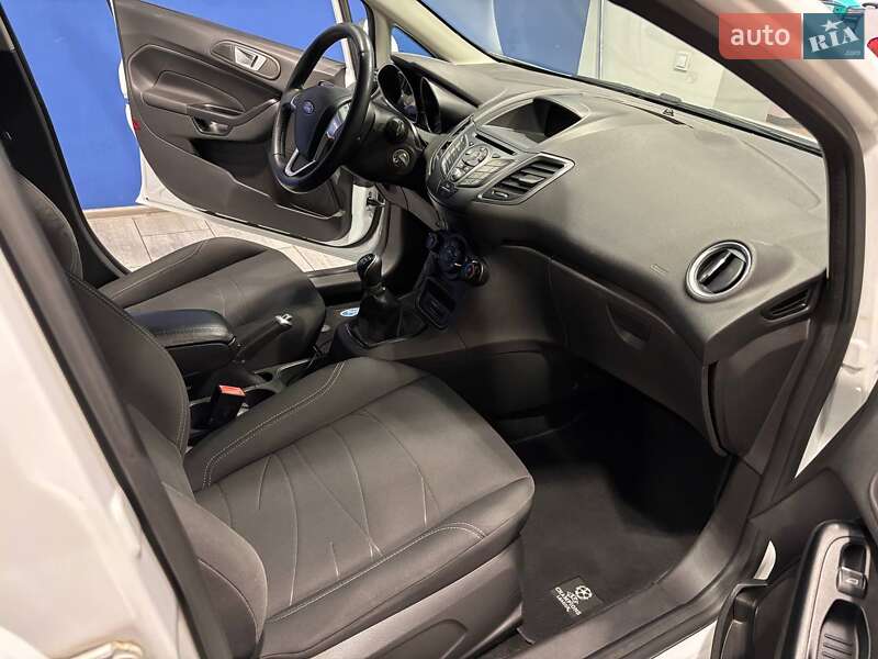 Хетчбек Ford Fiesta 2016 в Львові