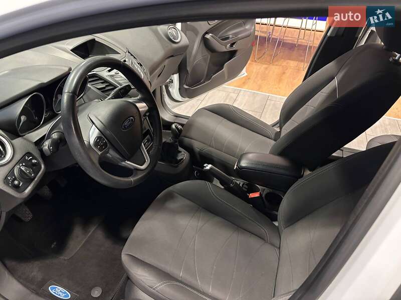 Хетчбек Ford Fiesta 2016 в Львові