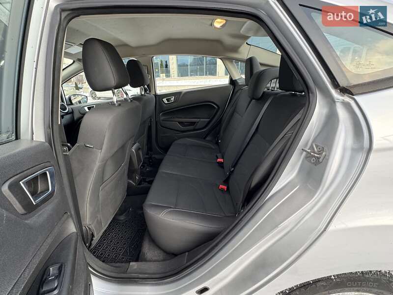 Седан Ford Fiesta 2016 в Днепре