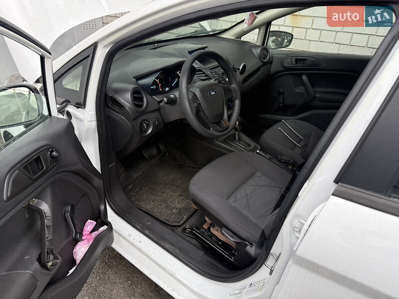 Седан Ford Fiesta 2014 в Днепре