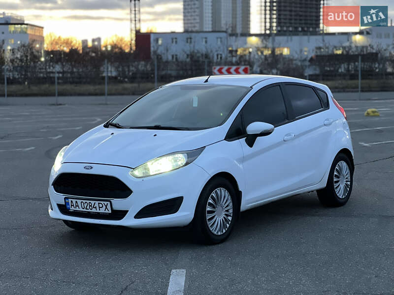 Хэтчбек Ford Fiesta 2017 в Киеве