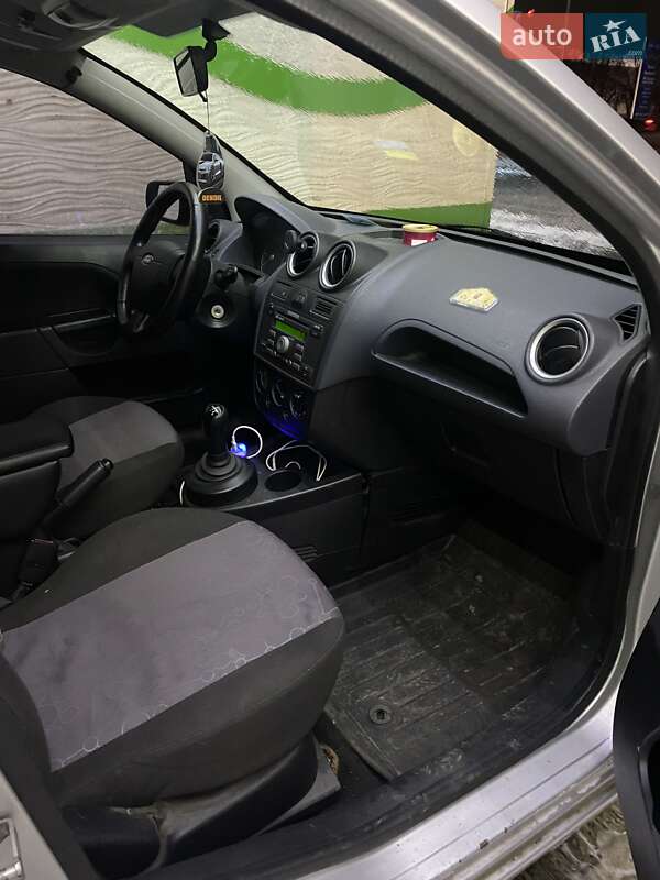 Хэтчбек Ford Fiesta 2005 в Броварах