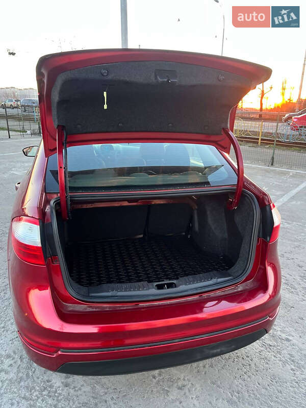 Седан Ford Fiesta 2014 в Киеве