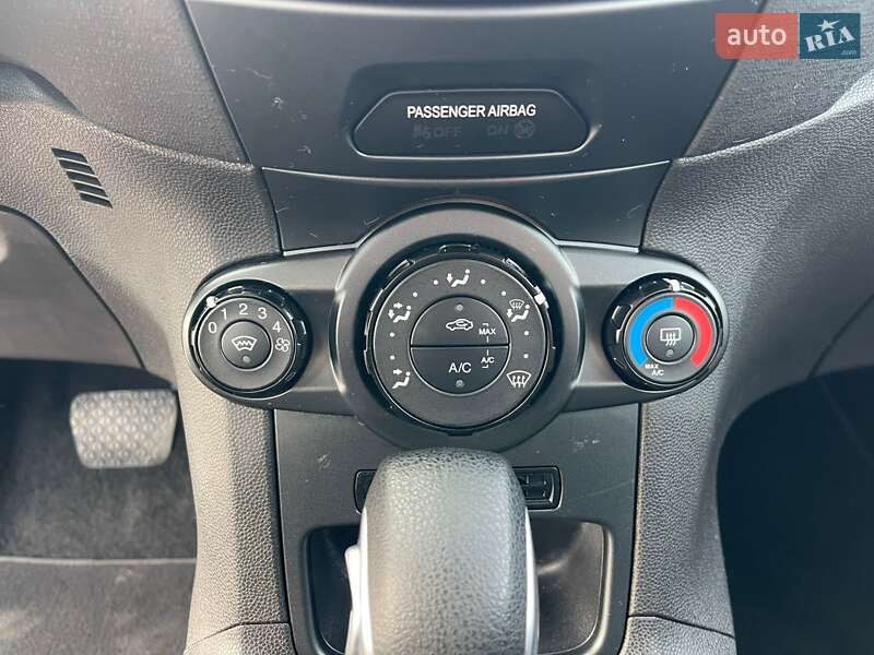 Хэтчбек Ford Fiesta 2015 в Ужгороде