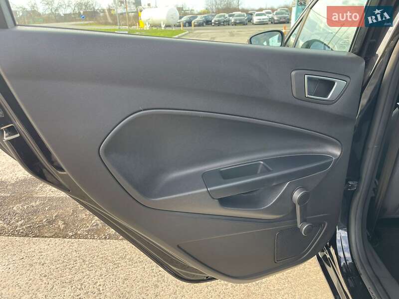 Хэтчбек Ford Fiesta 2015 в Ужгороде