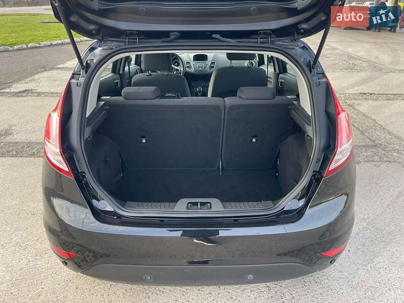 Хэтчбек Ford Fiesta 2015 в Ужгороде