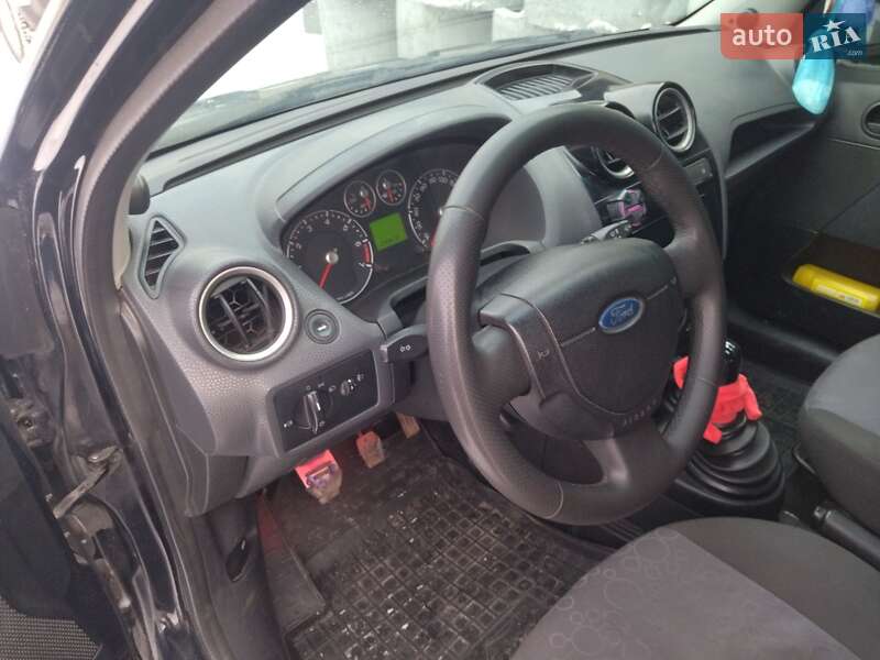Хэтчбек Ford Fiesta 2007 в Сумах