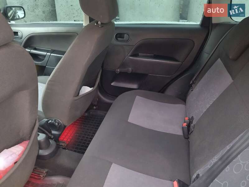 Хэтчбек Ford Fiesta 2007 в Сумах