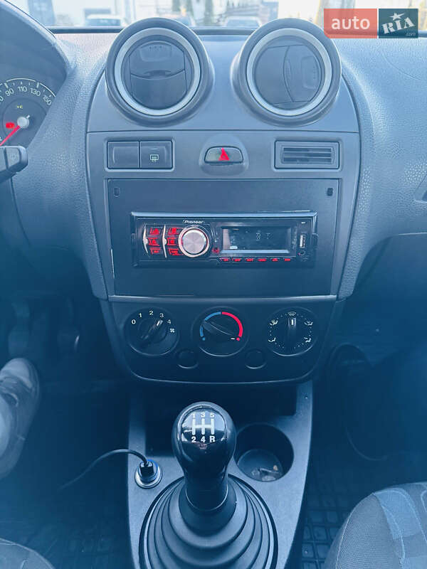 Хетчбек Ford Fiesta 2007 в Києві