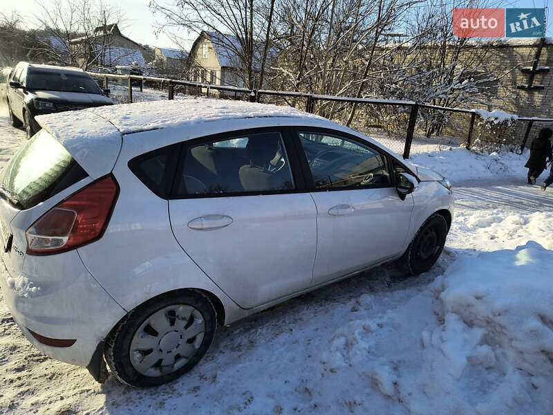 Хэтчбек Ford Fiesta 2015 в Чернигове