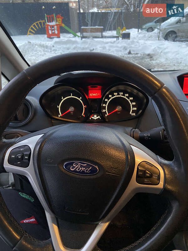 Хэтчбек Ford Fiesta 2012 в Ивано-Франковске