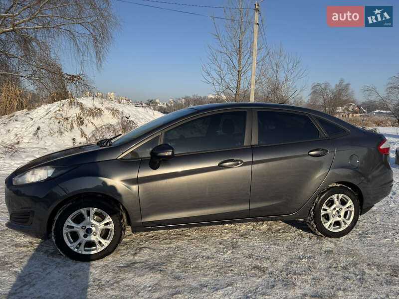 Седан Ford Fiesta 2016 в Киеве
