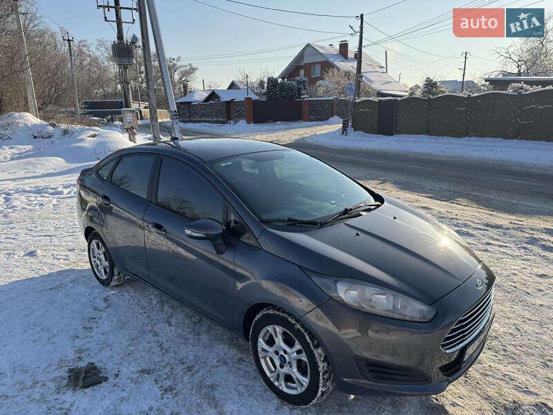 Седан Ford Fiesta 2016 в Киеве