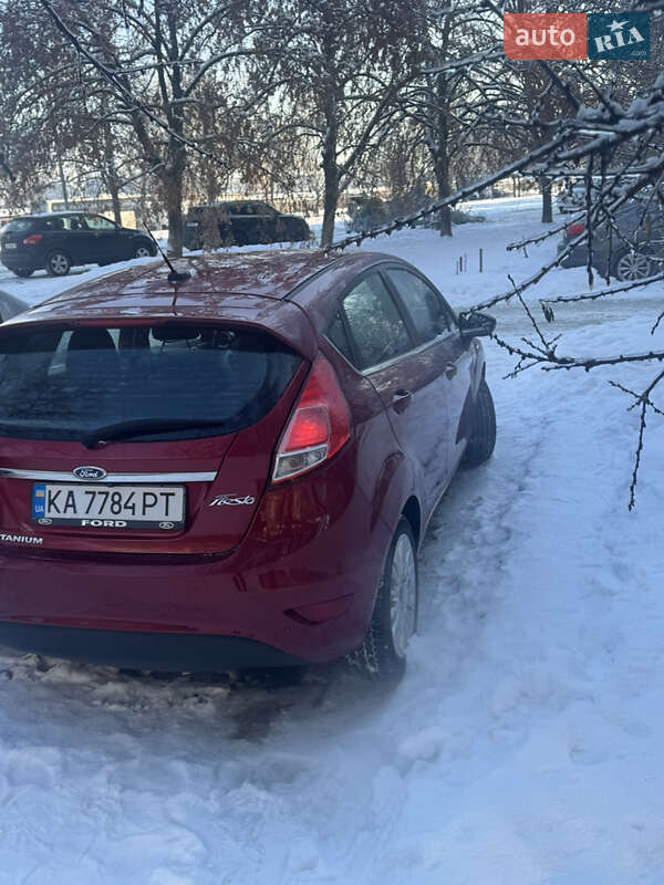 Хетчбек Ford Fiesta 2015 в Києві