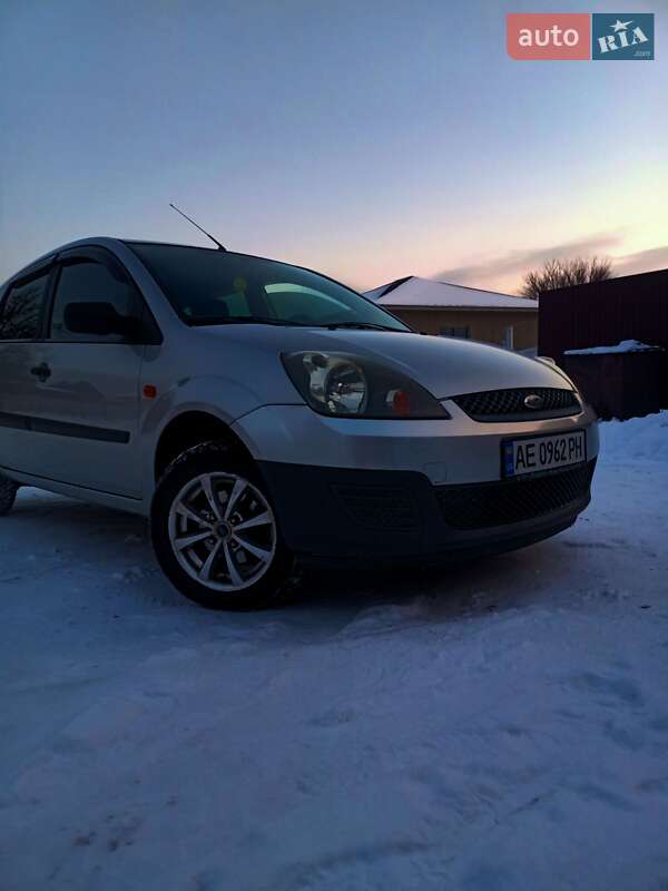 Хетчбек Ford Fiesta 2007 в Дніпрі