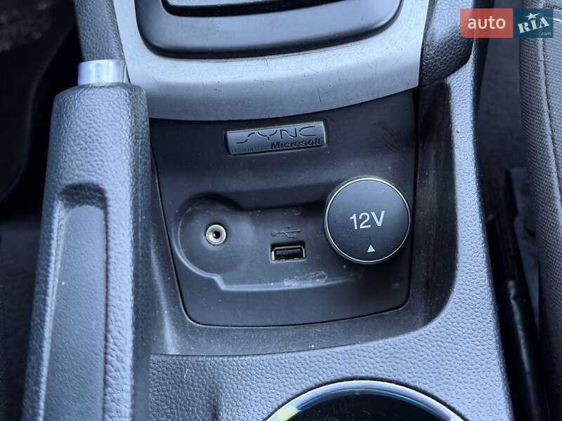 Хетчбек Ford Fiesta 2015 в Києві фото 24 Хетчбек Ford Fiesta 2015 в Києві