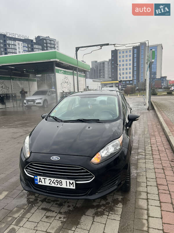 Седан Ford Fiesta 2015 в Ивано-Франковске