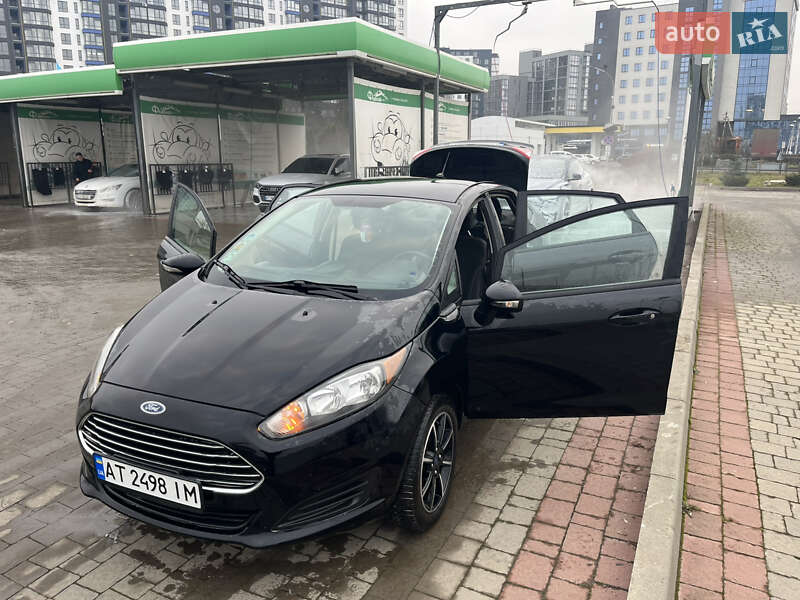 Седан Ford Fiesta 2015 в Ивано-Франковске