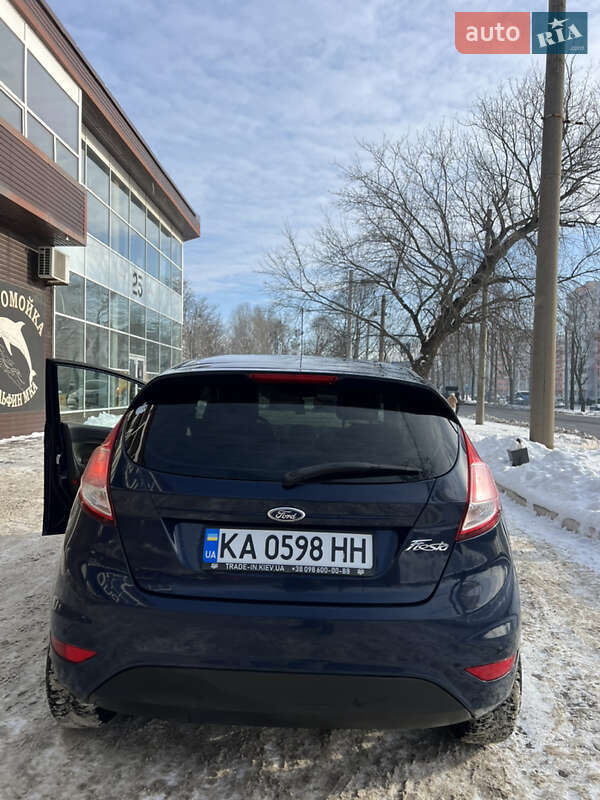 Хэтчбек Ford Fiesta 2015 в Рогани