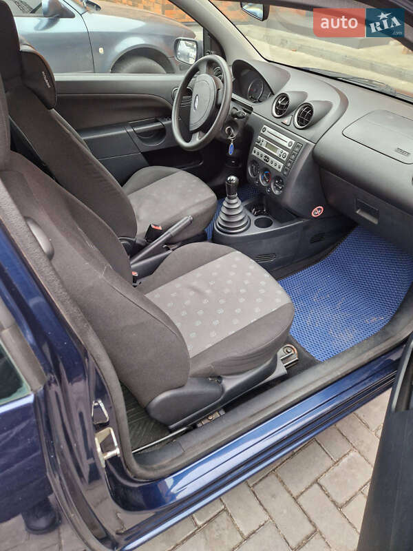 Хэтчбек Ford Fiesta 2004 в Кременчуге фото 3 Хэтчбек Ford Fiesta 2004 в Кременчуге
