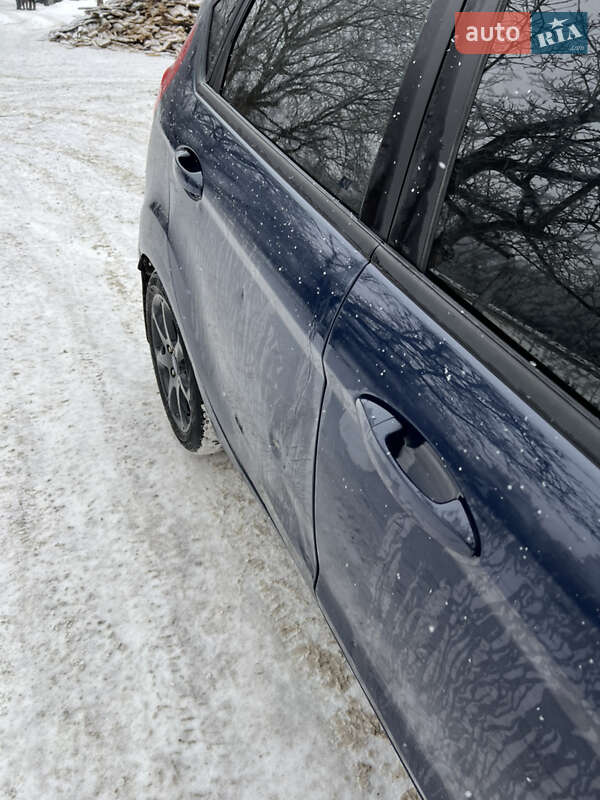 Хетчбек Ford Fiesta 2013 в Високому фото 5 Хетчбек Ford Fiesta 2013 в Високому