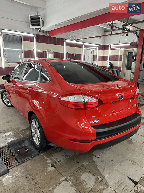 Седан Ford Fiesta 2016 в Львове