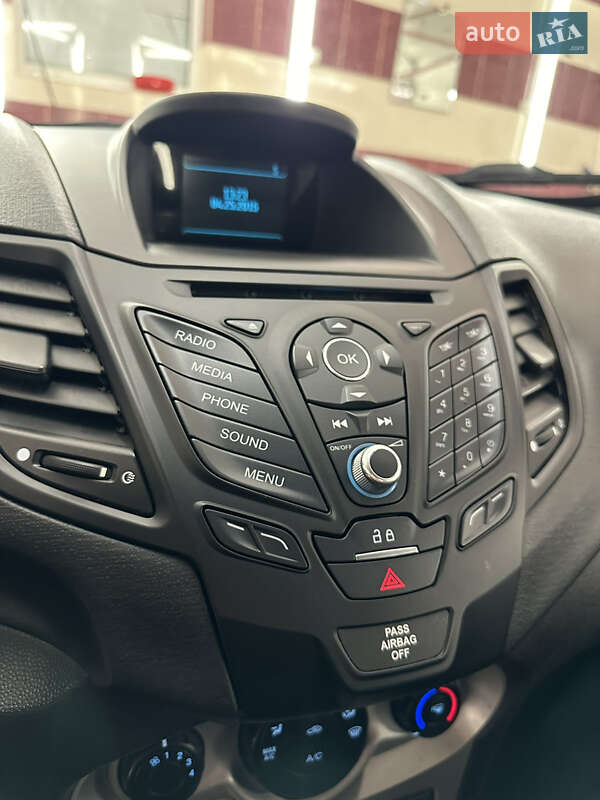 Седан Ford Fiesta 2016 в Львове