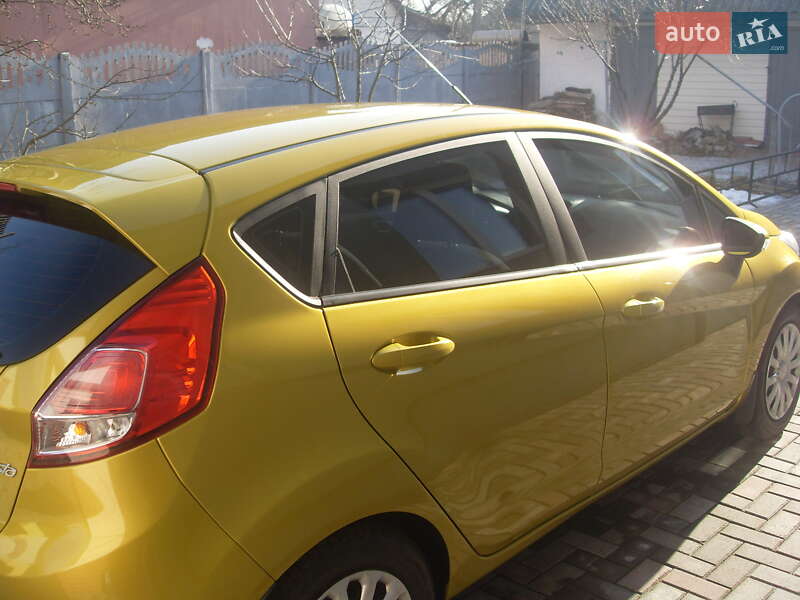 Хэтчбек Ford Fiesta 2013 в Чернигове