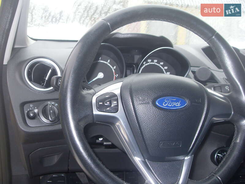 Хэтчбек Ford Fiesta 2013 в Чернигове