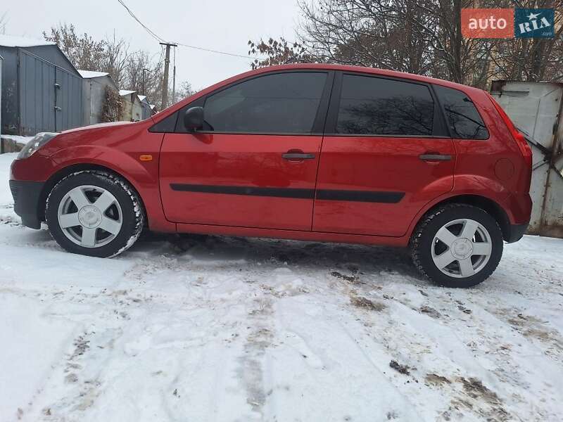 Хэтчбек Ford Fiesta 2006 в Кривом Роге