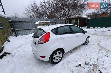 Хэтчбек Ford Fiesta 2015 в Киеве