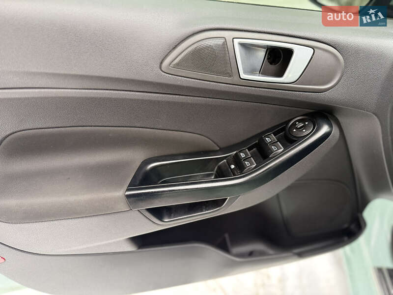 Хетчбек Ford Fiesta 2016 в Павлограді