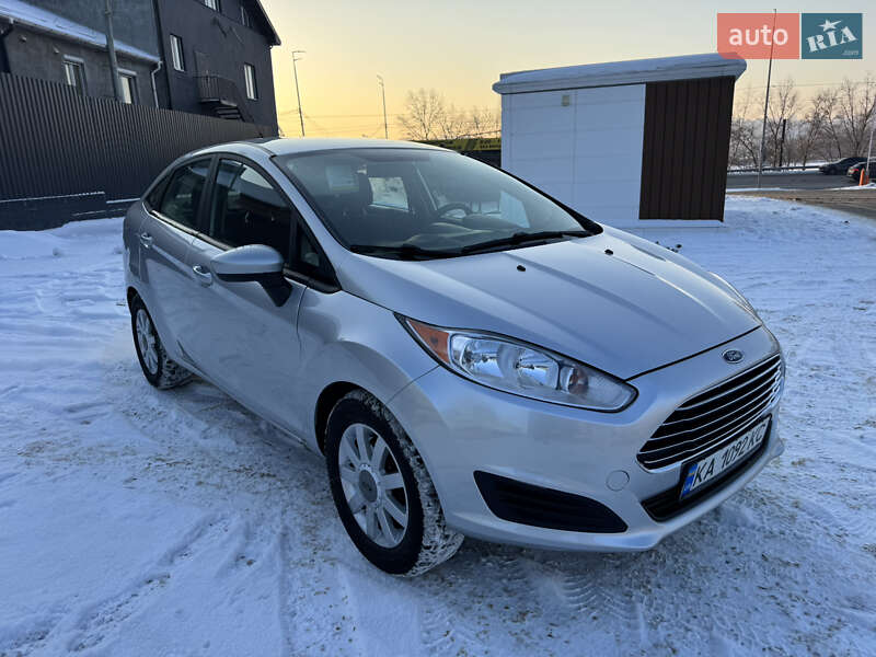 Седан Ford Fiesta 2016 в Києві