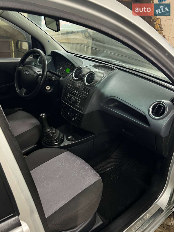 Хетчбек Ford Fiesta 2008 в Кропивницькому