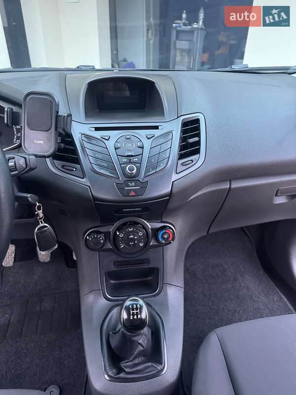Хетчбек Ford Fiesta 2016 в Ужгороді