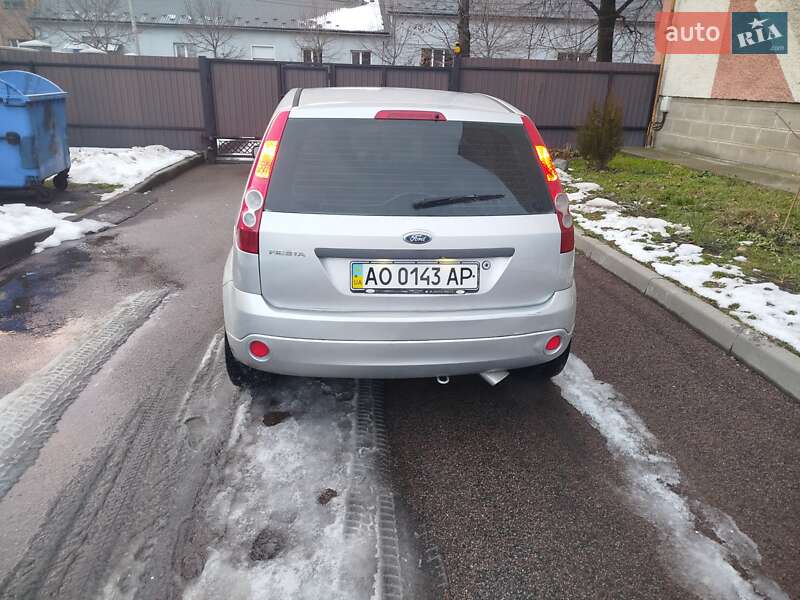 Хэтчбек Ford Fiesta 2008 в Мукачево