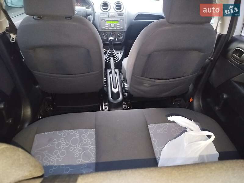Хэтчбек Ford Fiesta 2008 в Мукачево