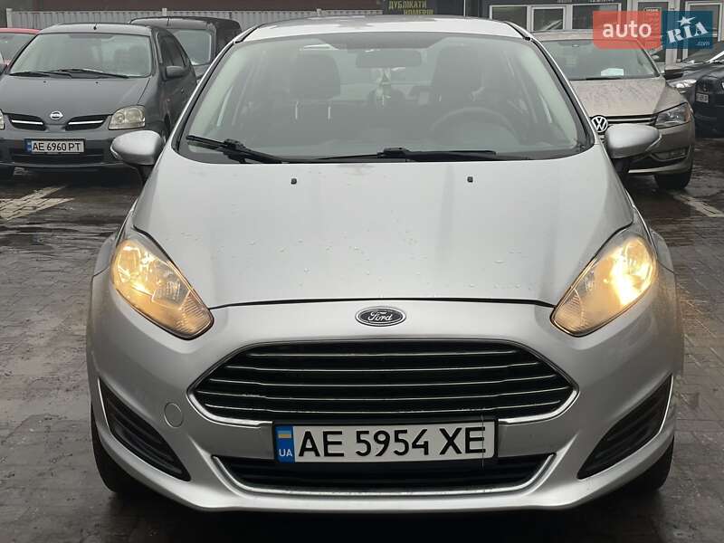 Седан Ford Fiesta 2016 в Дніпрі