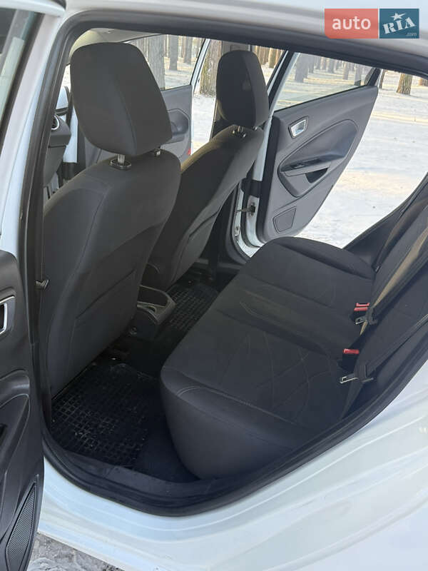 Хэтчбек Ford Fiesta 2013 в Сумах