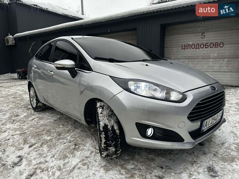 Седан Ford Fiesta 2017 в Киеве