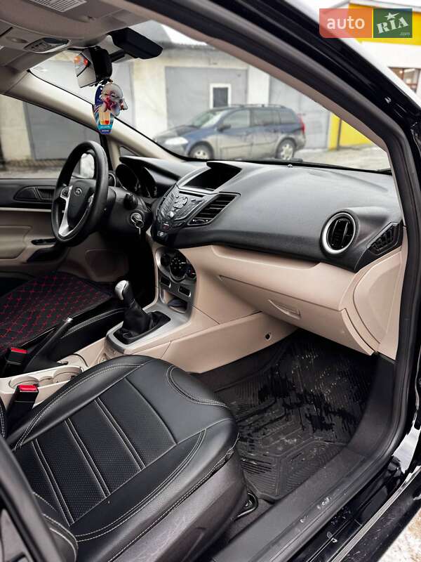 Седан Ford Fiesta 2017 в Золочеве